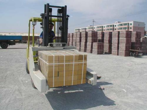 Tuğla çalışma koşulları altında forkliftler 1