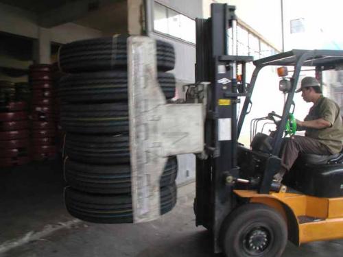 Forkliftli Lastik Kelepçesi
